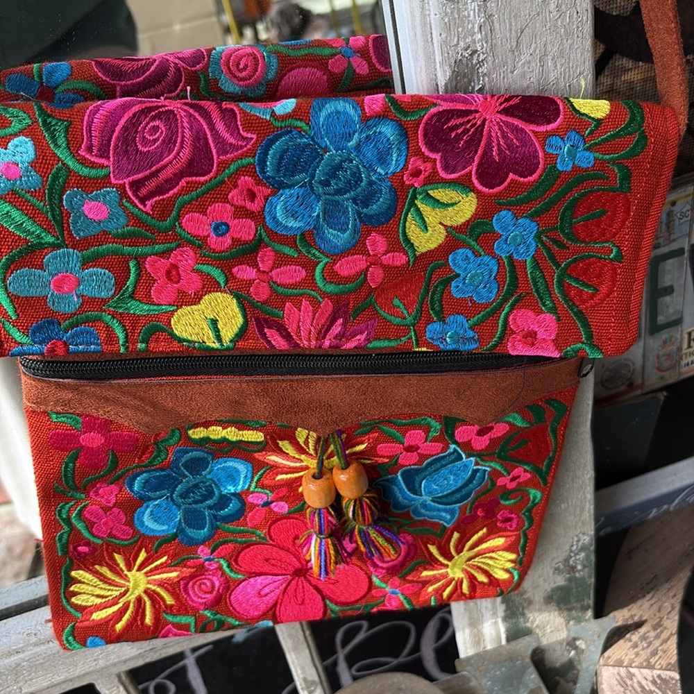 NWT Colorful Boho embroidered Floral Women's crossbody Bag - Picture 2 of 9